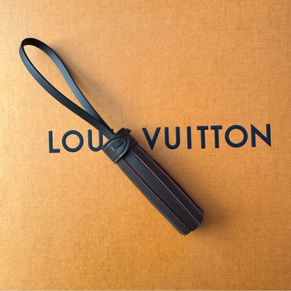Louis Vuitton Leather Croissette Tassel Bag Charm Key Holder Authentic - Picture 2 of 5